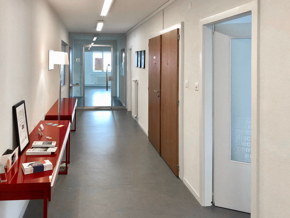 Couloir et accès communs — bureau à louer Martigny